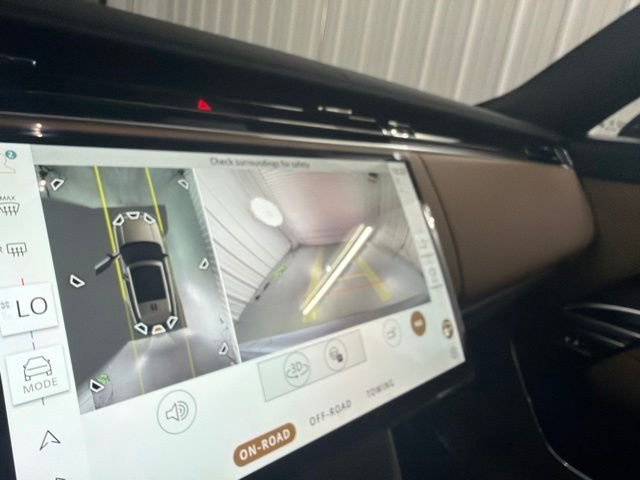 New 2026 Eiger Grey Land Rover SE image 30