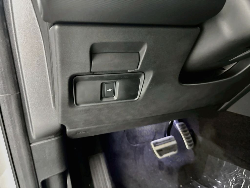 New 2026 Fuji White Land Rover Landmark image 10