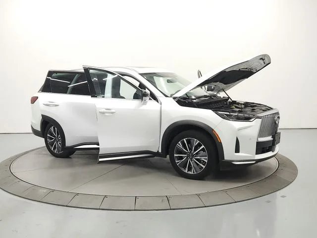 Used 2026 White INFINITI LUXE image 10