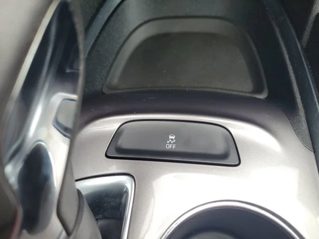 Used 2022 White Chevrolet LT image 30