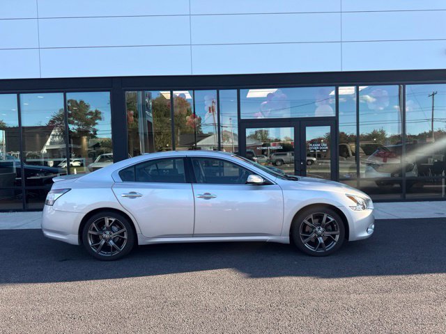 Used 2014 Silver Nissan 3.5 SV image 2