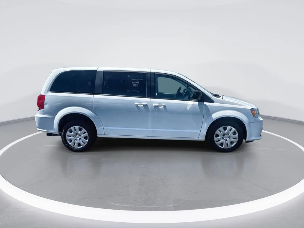 Used 2018 White Dodge SE image 9
