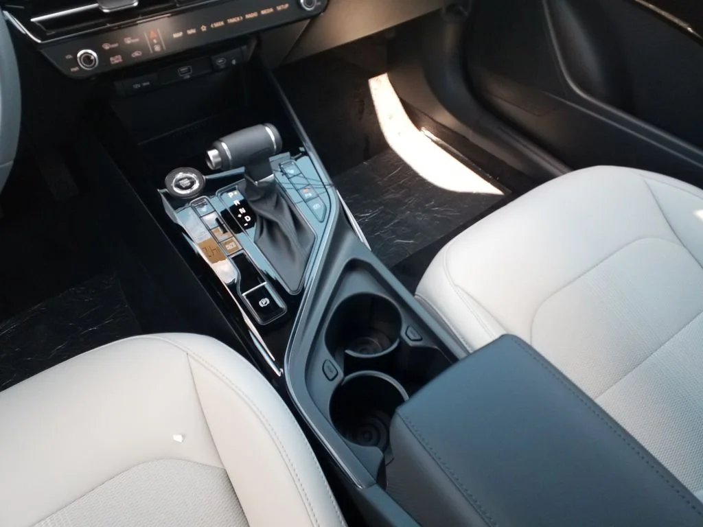 2025 Kia Niro EX - Photo 12