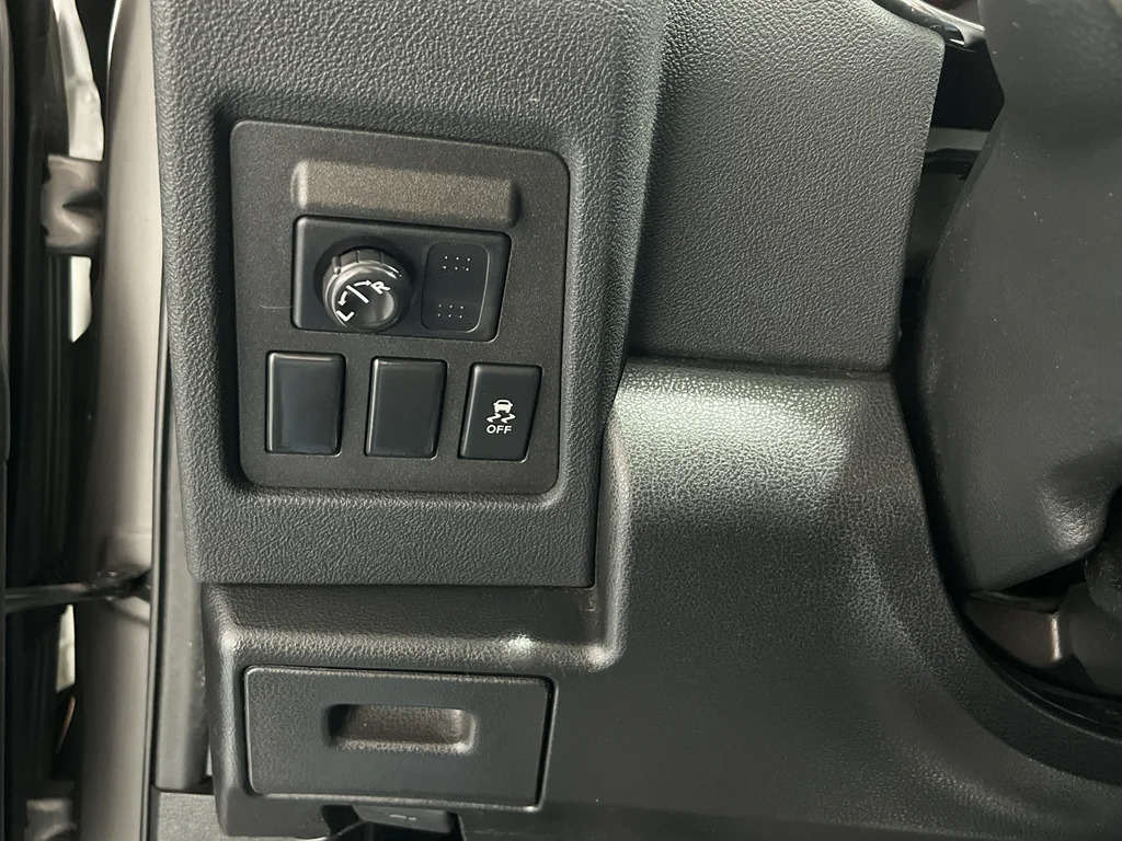 Used 2014  Nissan S image 24