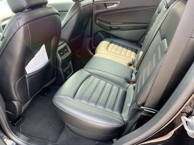 Used 2022 Black Ford SEL image 11