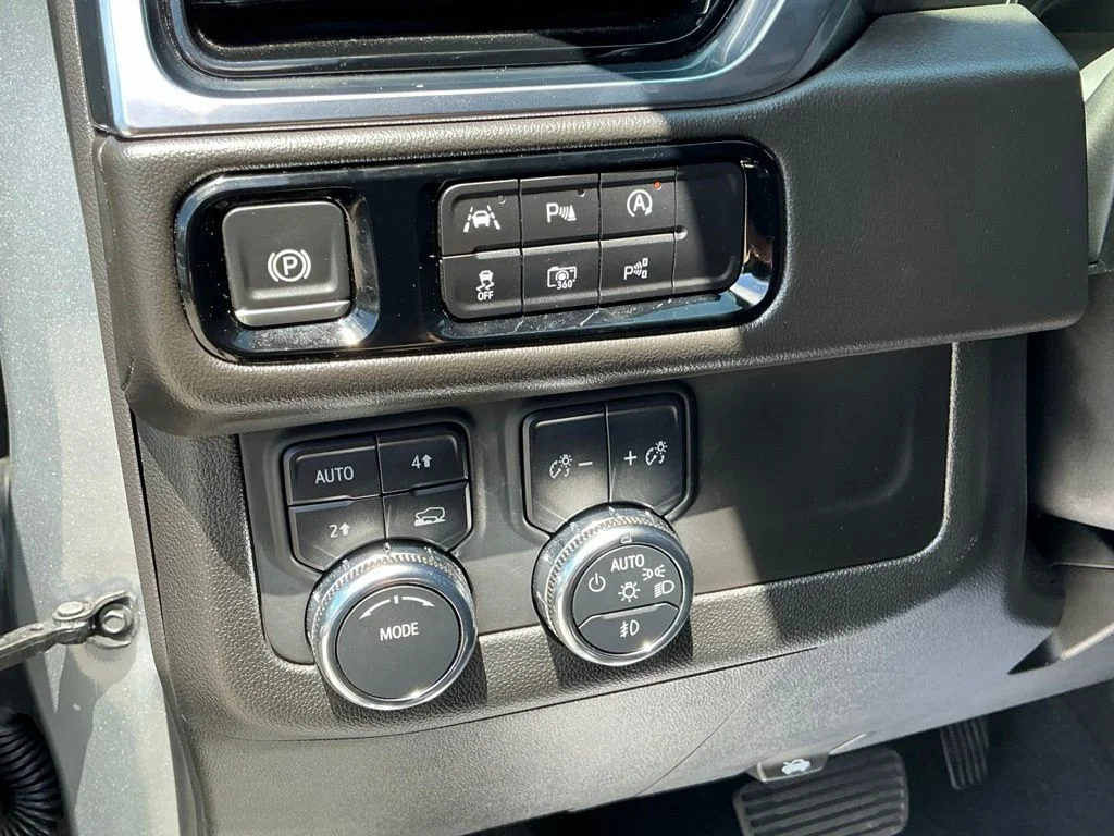 Used 2025 Silver GMC Elevation image 30