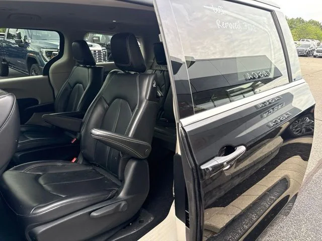 Used 2023 Black Chrysler Touring L image 23