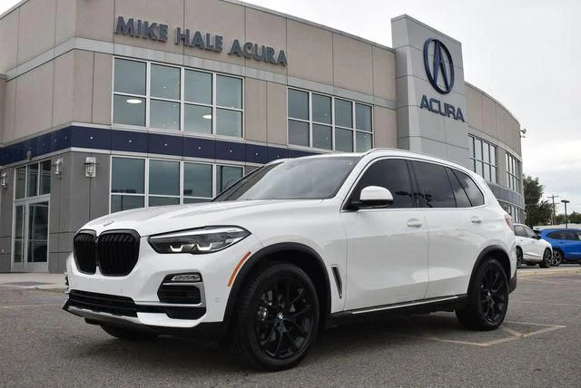 Used 2021 Alpine White BMW xDrive40i image 1
