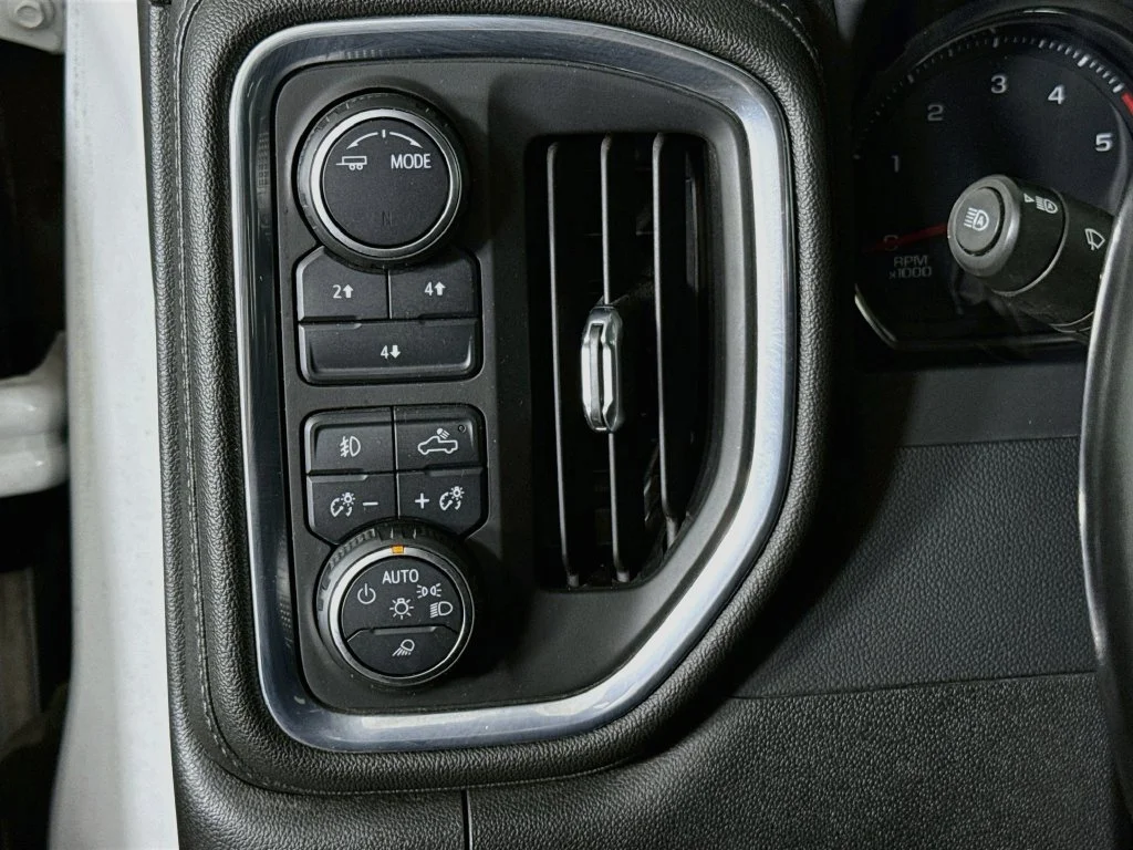 Used 2023 White Chevrolet LT image 10