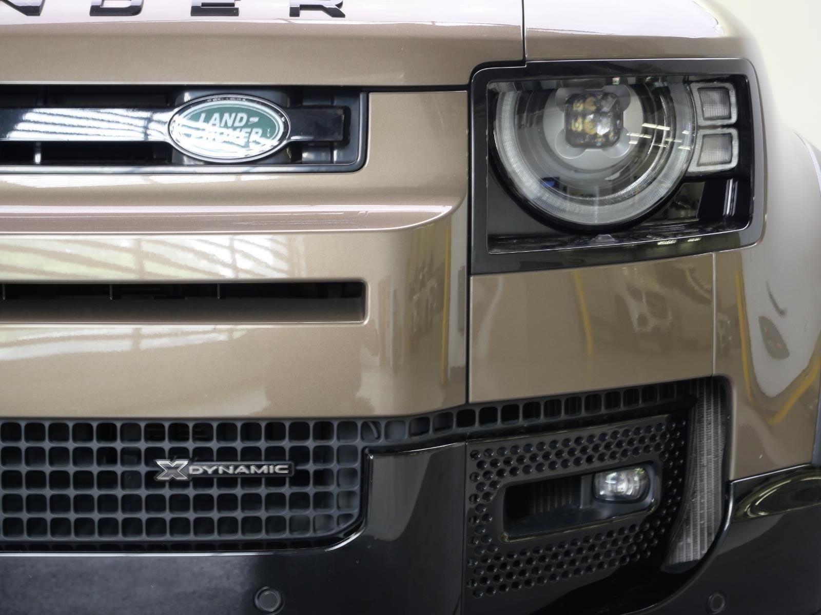 Used 2022 Gondwana Stone Metallic Land Rover X-Dynamic HSE image 2