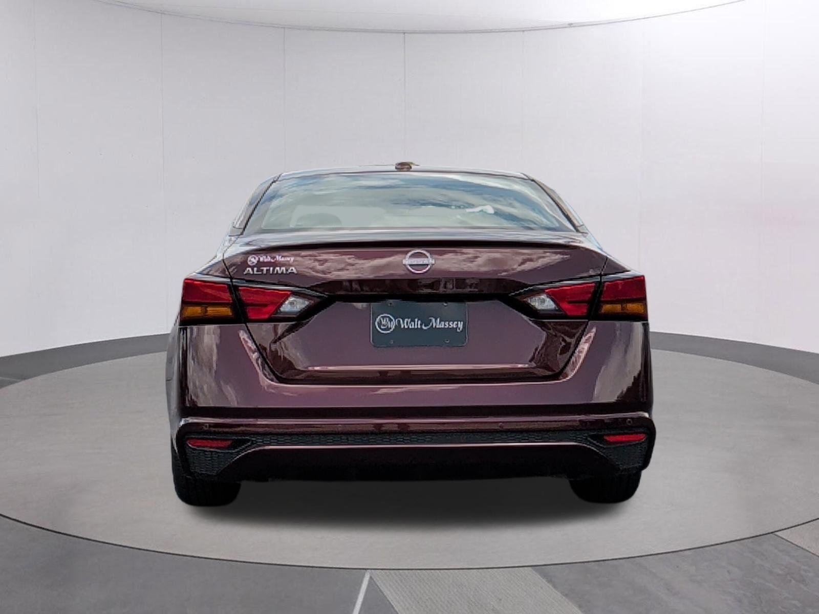 Used 2025 Garnet Pearl Metallic Nissan SV image 4