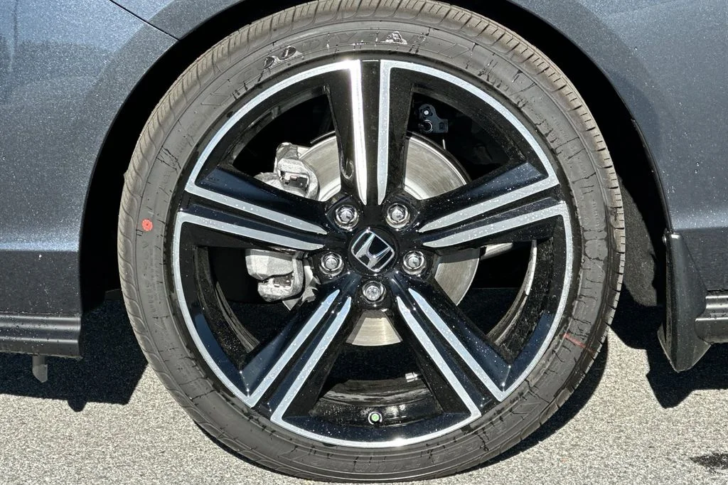 New 2026 Meteorite Gray Metallic Honda SE image 31