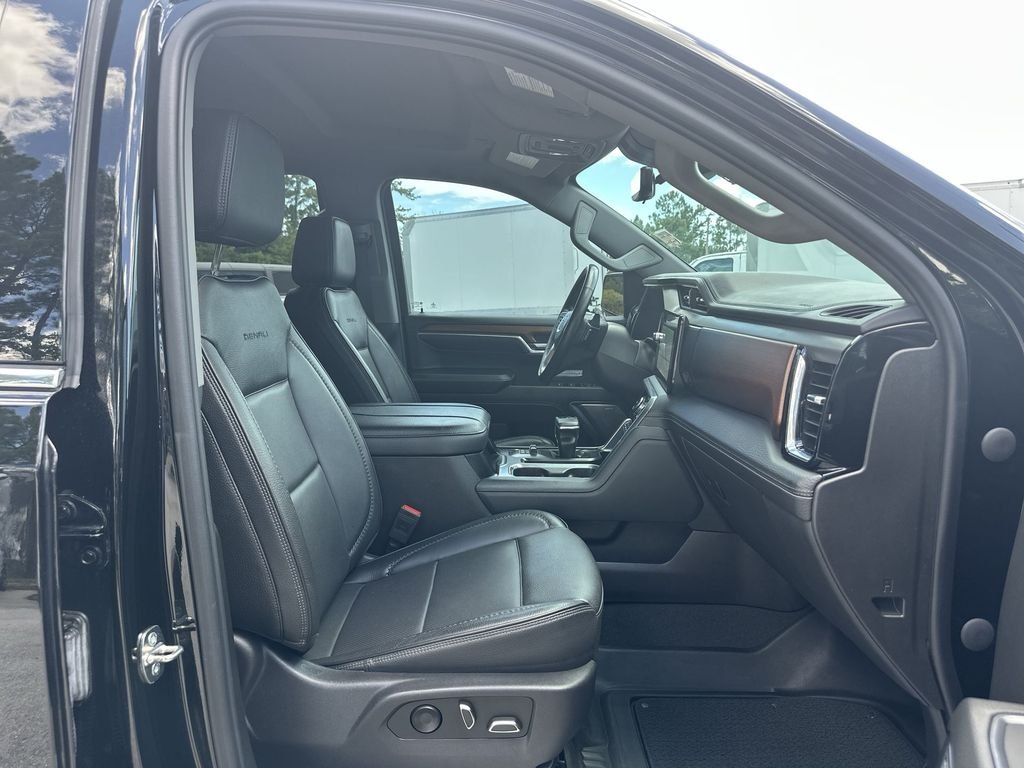 Used 2023 Onyx Black GMC Denali image 27