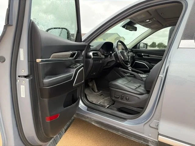 Used 2020 Gray Kia EX image 9