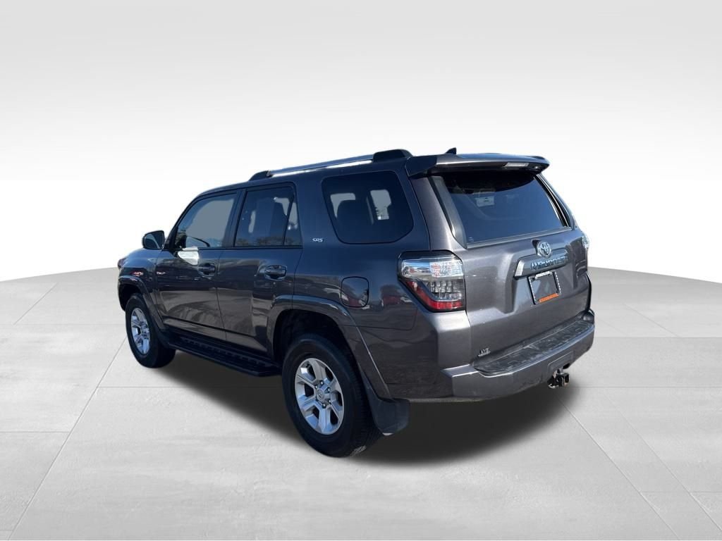 2022 Toyota 4Runner SR5 photo 3