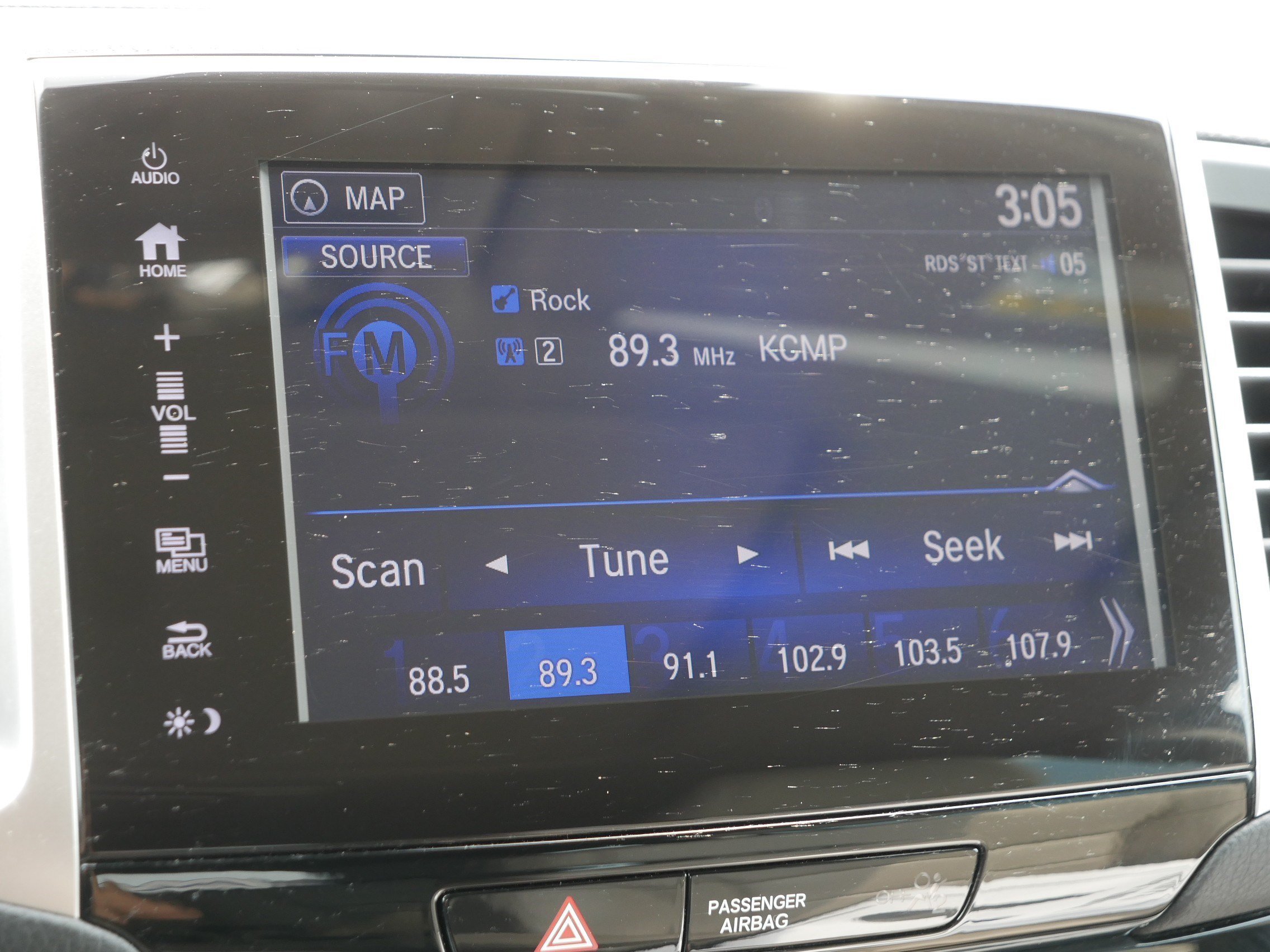 Used 2017 White Diamond Pearl Honda Touring image 22