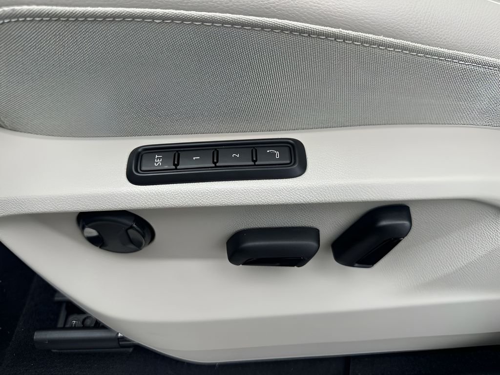 2026 Volkswagen Atlas SEL Premium R-Line - Photo 12