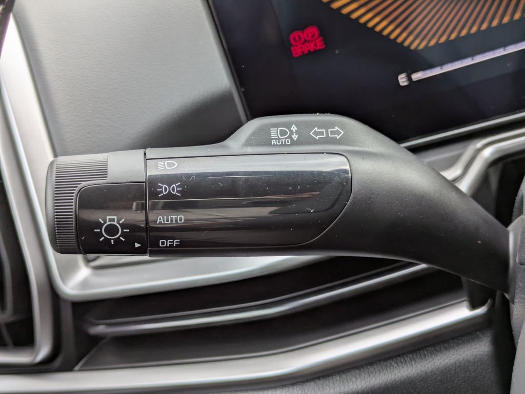 New 2026 Glacial White Pearl Kia LX image 27