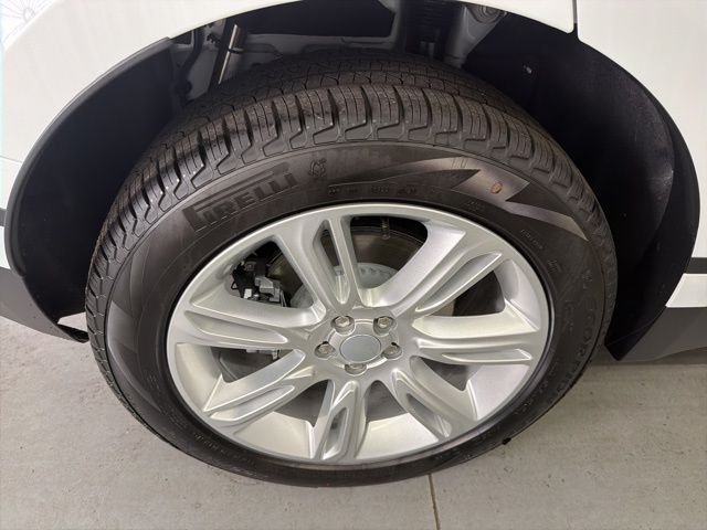 New 2026 Fuji White Land Rover S image 25