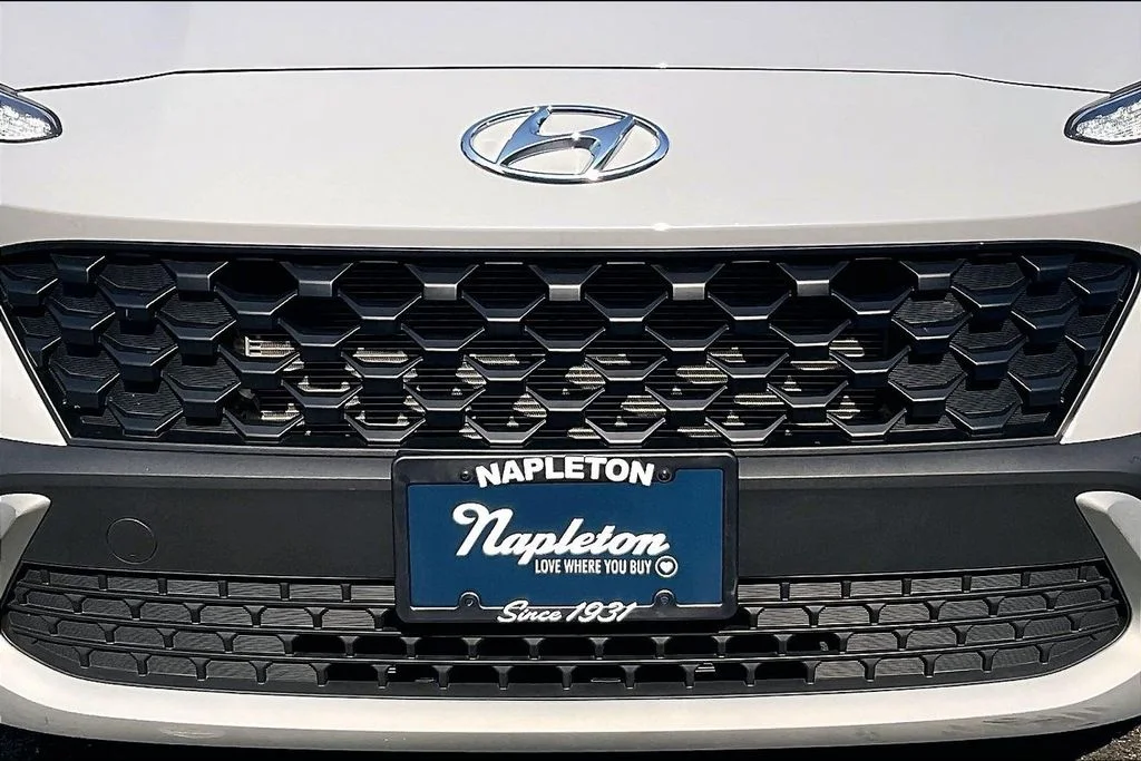 Used 2022 Silver Hyundai SEL image 34