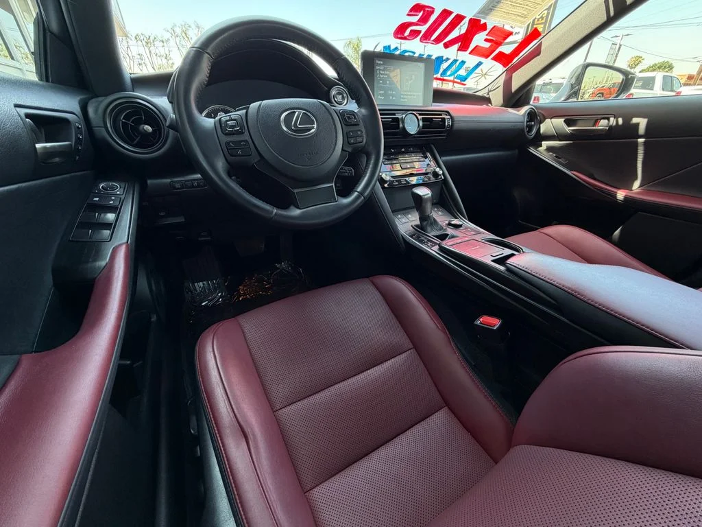 Used 2023 White Lexus 300 image 26