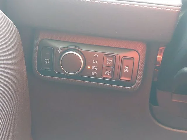 Used 2025 Beige Ford Select image 23