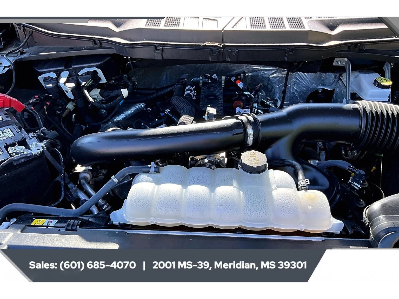 Used 2025 AGATE BLACK METALLIC Ford XLT image 8