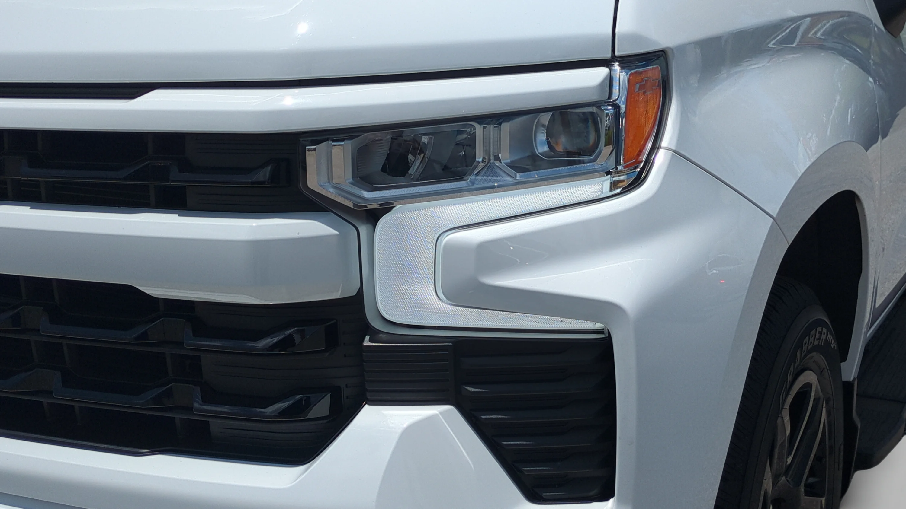 Used 2025 Summit White Chevrolet RST image 25