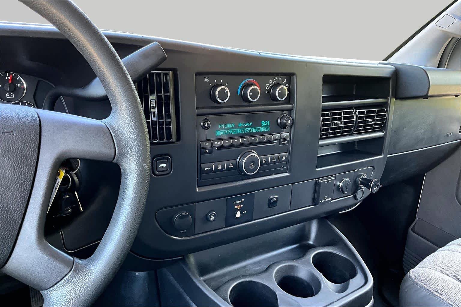 Used 2017 Summit White Chevrolet  image 7