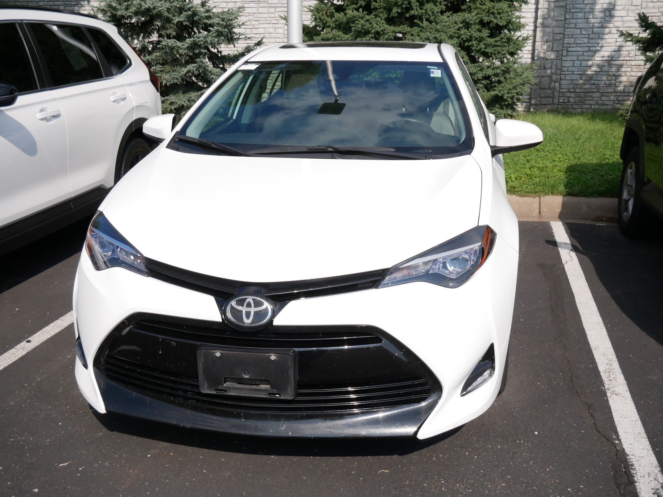 Used 2018 Toyota Corolla LE with VIN 2T1BURHEXJC026212 for sale in Brooklyn Center, Minnesota