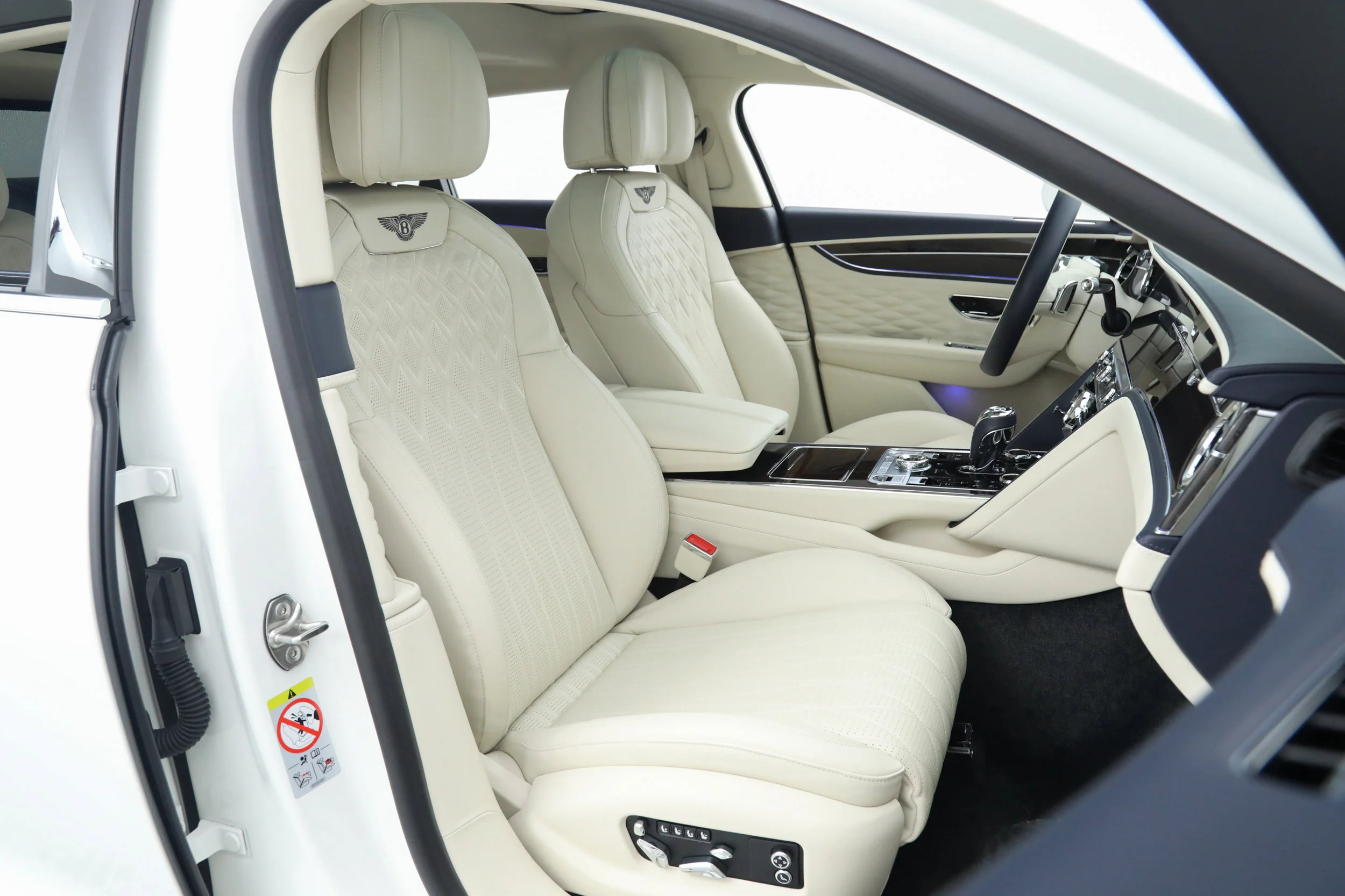 Used 2022 White Bentley  image 17