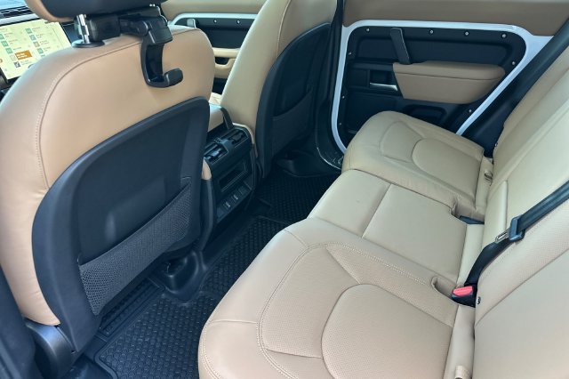 New 2026 Fuji White Land Rover X-Dynamic SE image 11