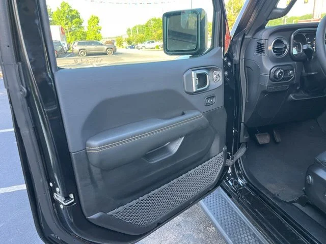 New 2026 Black Clear-Coat Exterior Paint Jeep Sahara image 5
