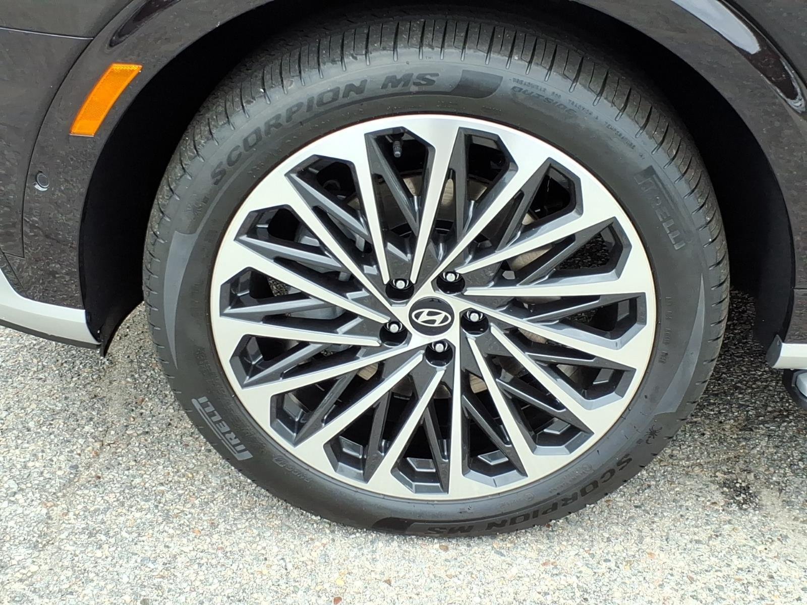 New 2027 MAROON HYUNDAI CALLI image 5