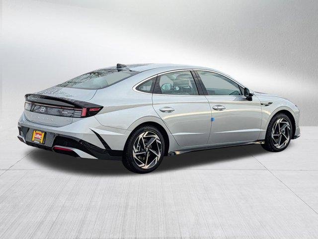 New 2026 Aero Silver Hyundai SEL Sport image 4