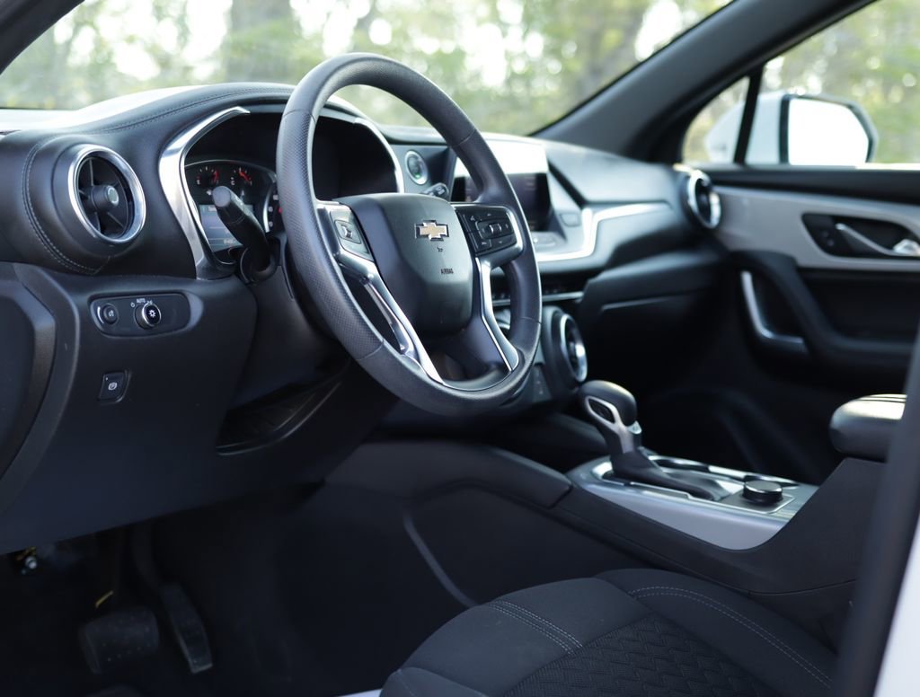 Used 2021 Summit White Chevrolet 1LT image 9