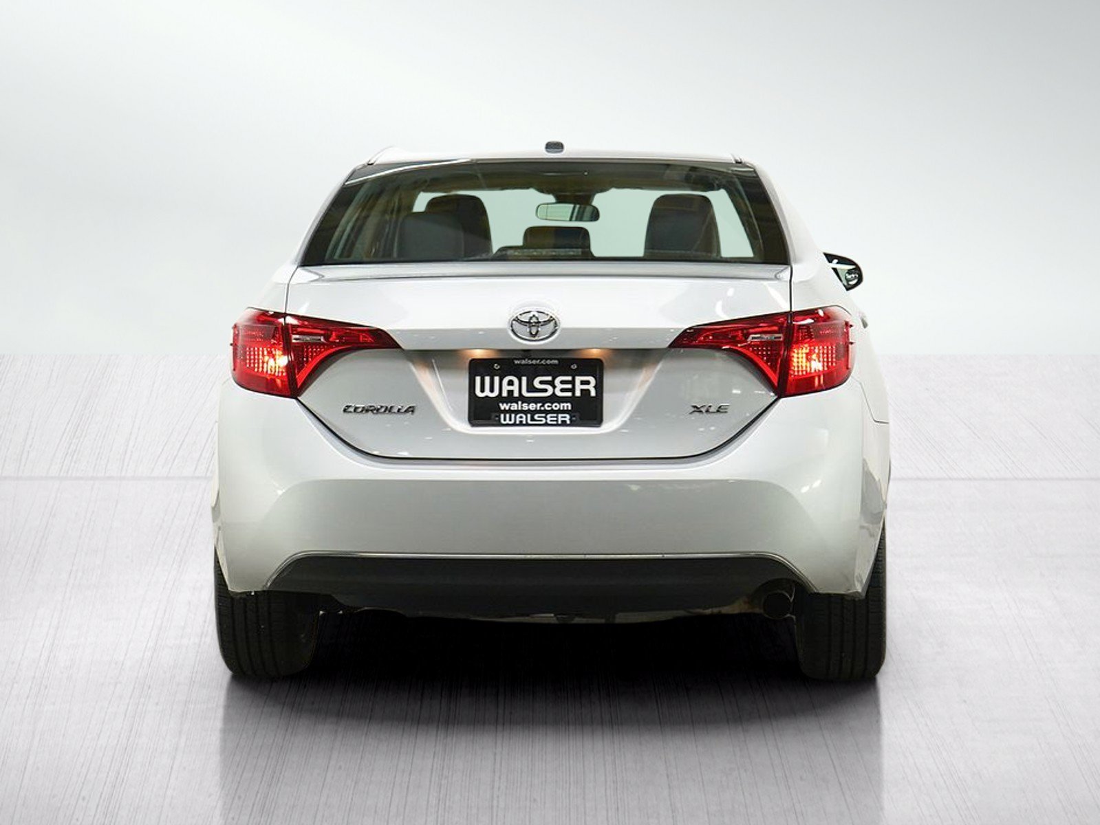 Used 2017 Classic Silver Metallic Toyota Xle image 4