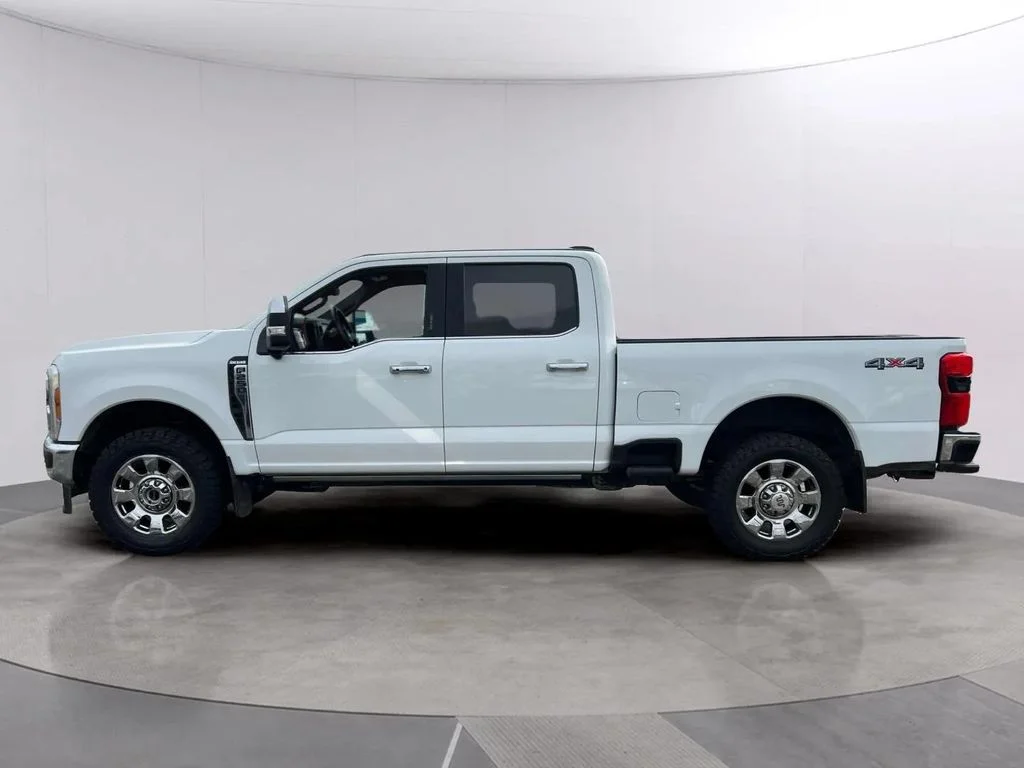 Used 2023 Oxford White Ford King Ranch image 3