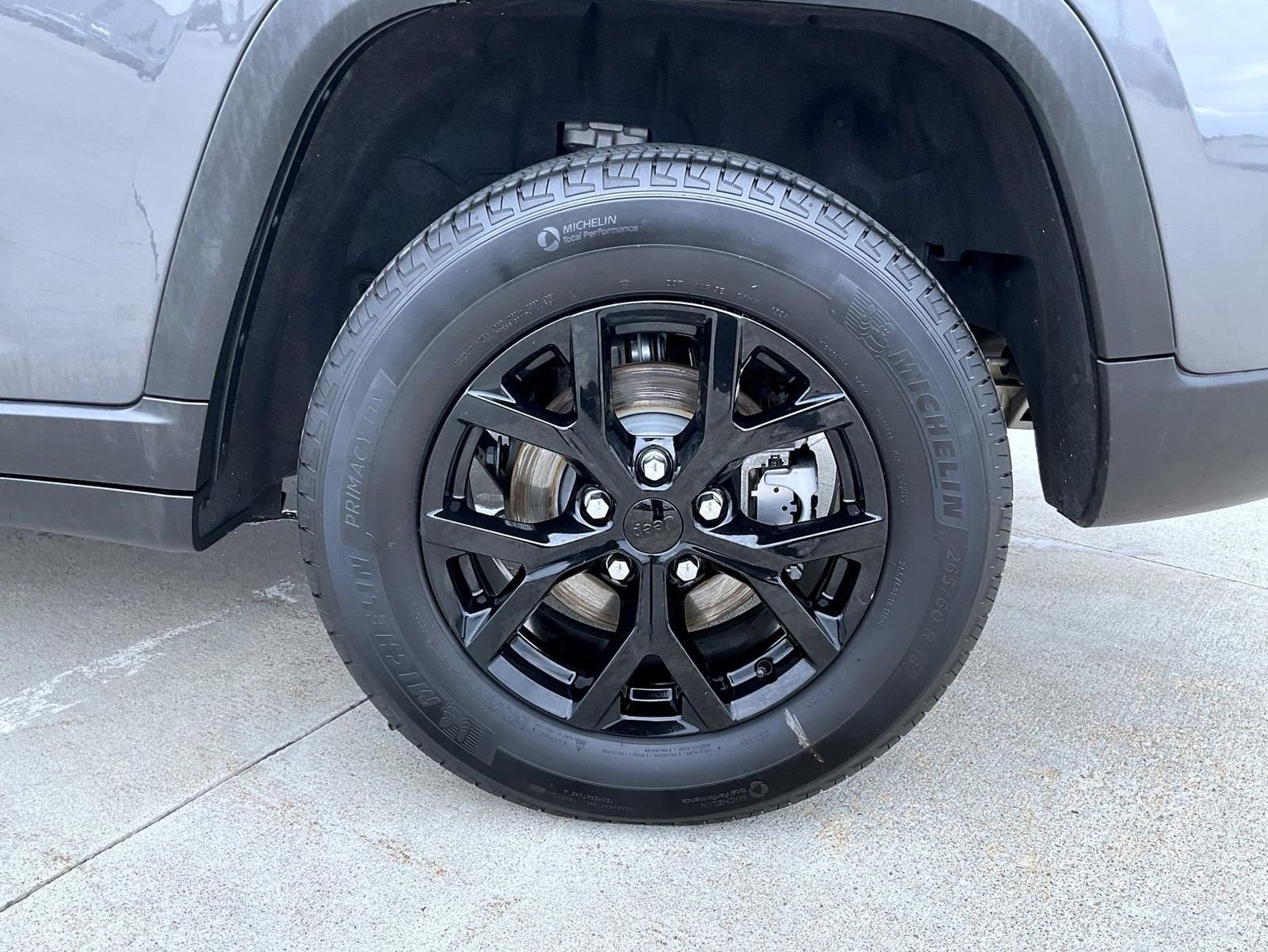 Used 2024 Gray Jeep Altitude image 22