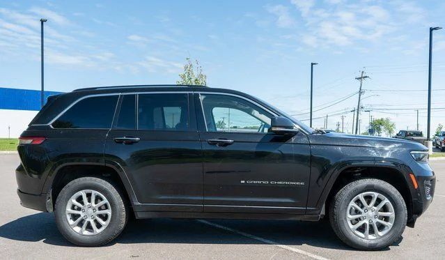 Used 2022 Black Jeep Overland image 5