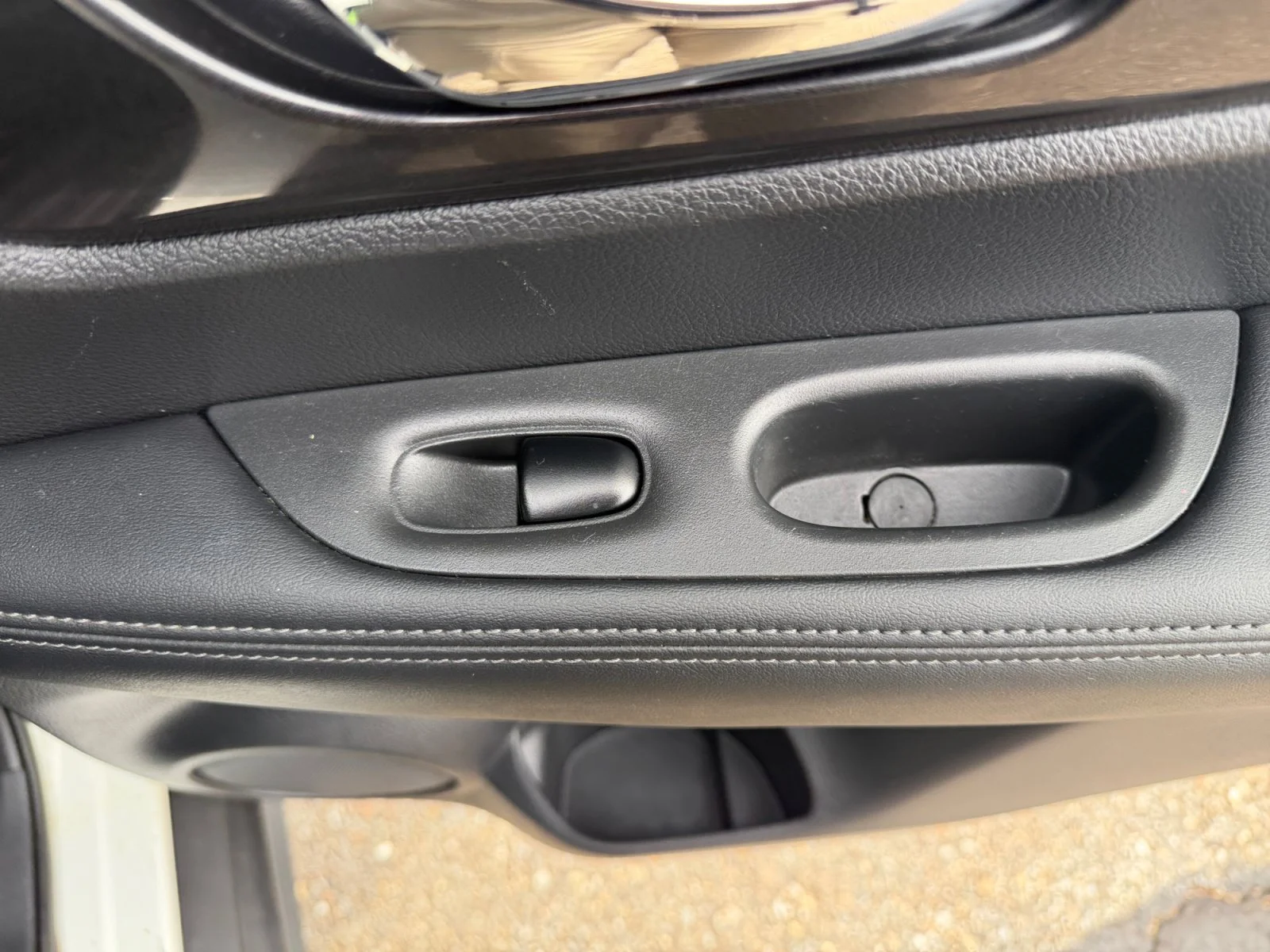 Used 2018 Pearl White Nissan SV image 35