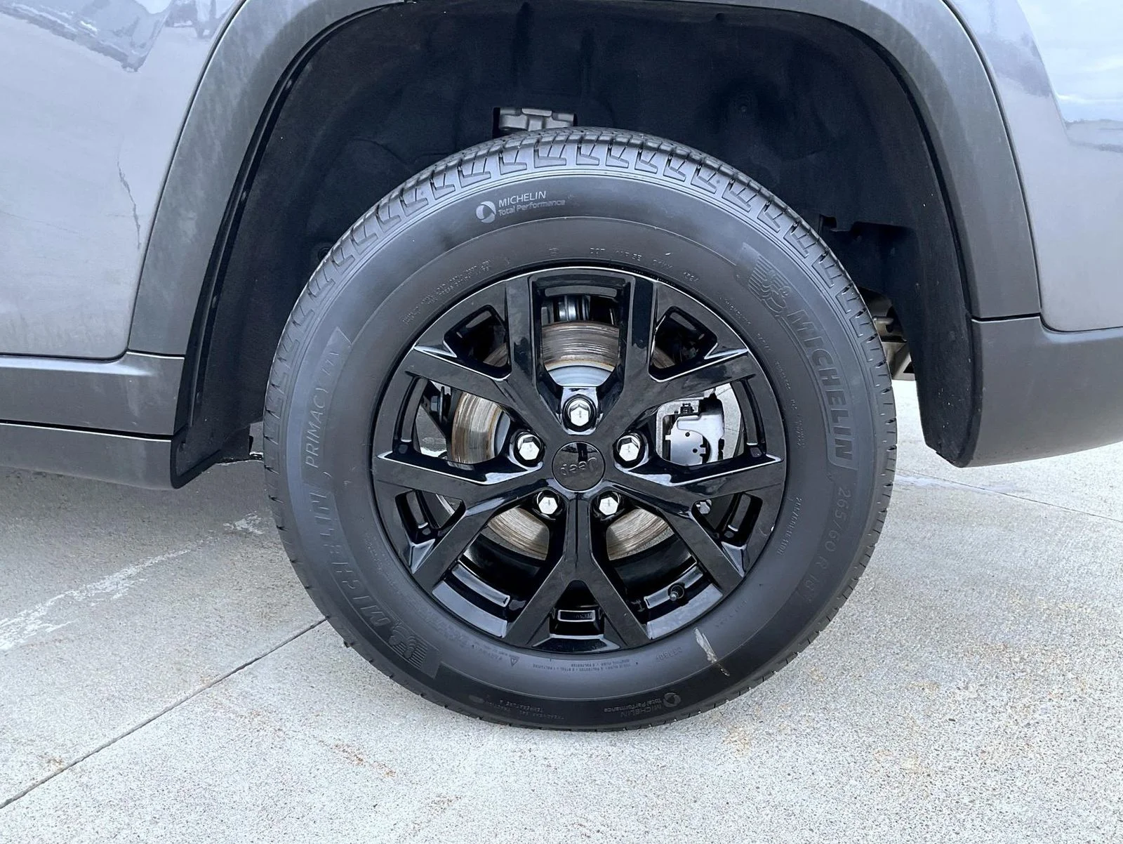 Used 2024 Gray Jeep Altitude image 22