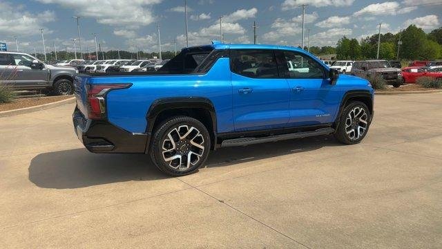 2025 Chevrolet Silverado EV RST - Photo 8