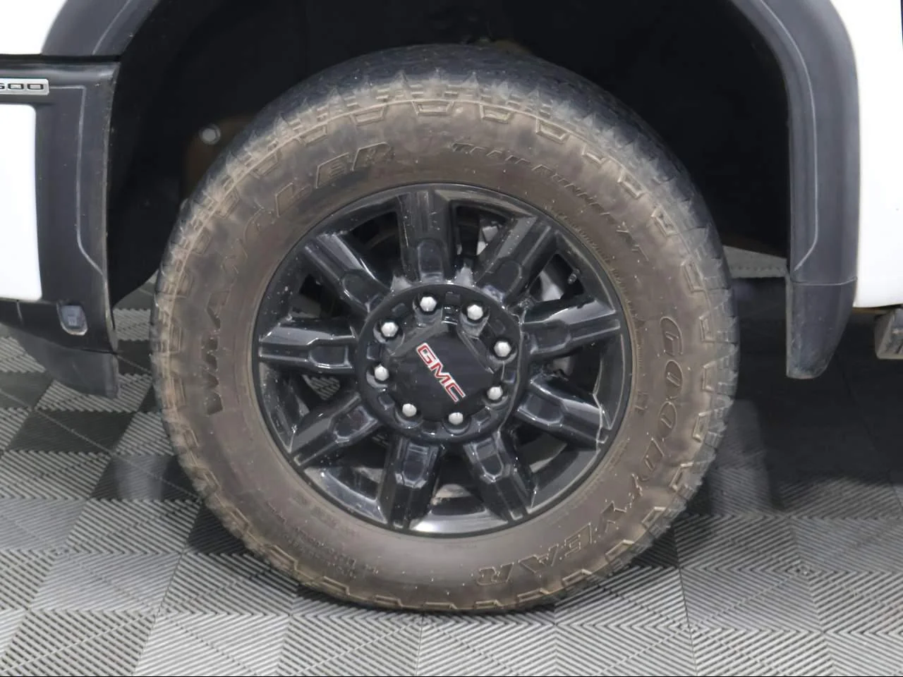 Certified Used 2025 Summit White GMC AT4 image 5