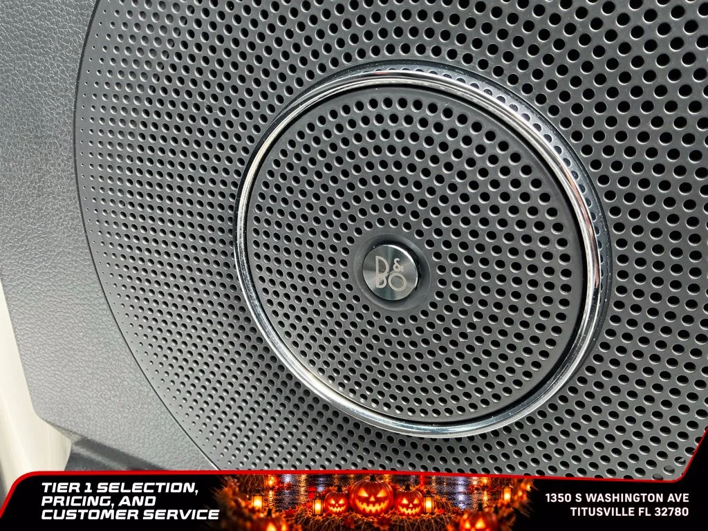 Used 2023 White Ford Limited image 17