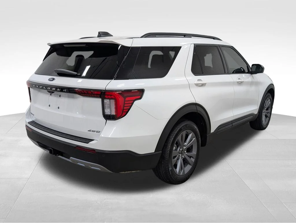 New 2026 Star White Metallic Tri-Coat Ford Active image 7