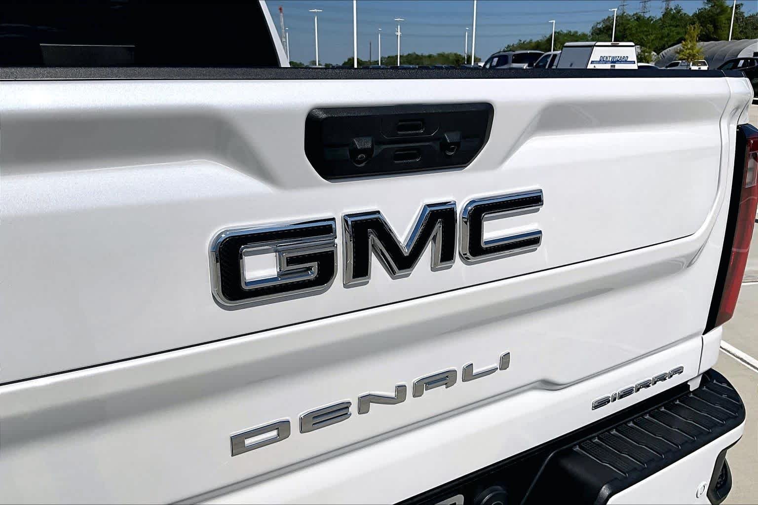 Used 2024 White Frost Tricoat GMC Denali image 10