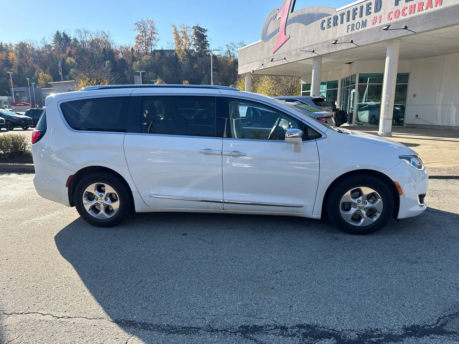 Used 2018 WHITE Chrysler Hybrid Limited image 4