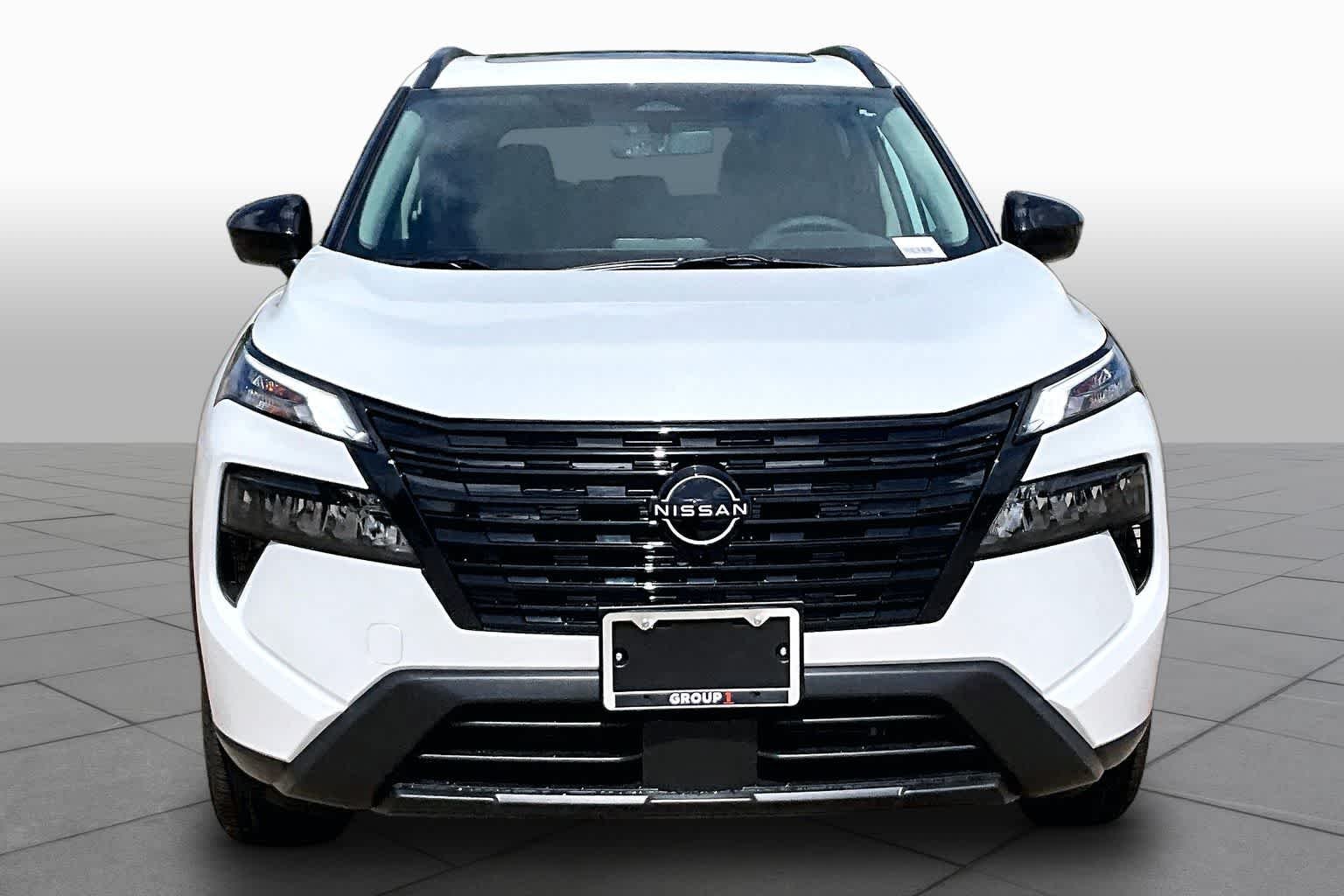 New 2026 Everest White Pearl TriCoat Nissan Dark Armor image 3