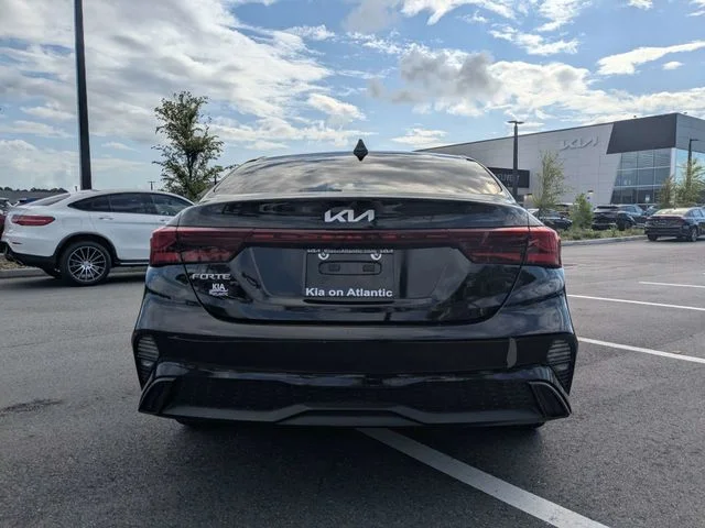 Used 2024 Black Kia LXS image 4